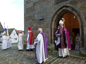 Bischof Dr. Michael Gerber besucht St. Crescentius (Foto: Karl-Franz Thiede)